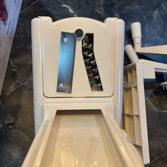 Martha Stewart Table Spiralizer White Kitchen Cooking Cutting Machine - Picture 5 of 12